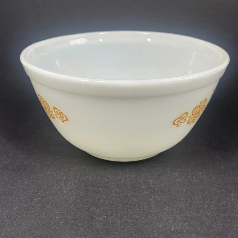 Vintage Pyrex Butterfly Gold 402 Mixing Bowl 1.5 Qt White Yellow Floral 7 Inch